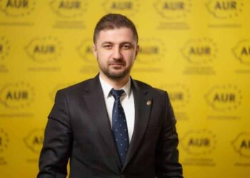 Adrian Axinia, în Politico: „Europarlamentarii AUR sunt deschiși dialogului”