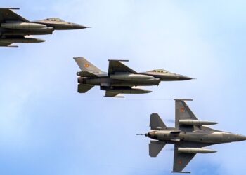 La Câmpia Turzii au sosit trei aeronave F-16 din Norvegia