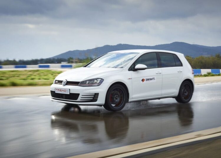 Sunt suficiente două anvelope de iarnă?