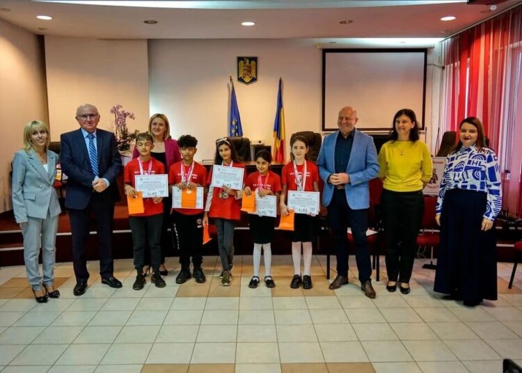 Președintele CJ Bacău, Valentin Ivancea, a felicitat echipele de copii RoboRrom și RoboRangers