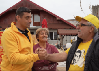 Membrii AUR prezenți la Pechea s-au trezit cu conturile de TikTok șterse! Sistemul nu știe cum să mai oprească intrarea lui George Simion în turul II