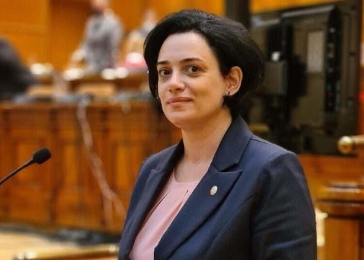 Angelica Fădor (PNL): „Educaţia, profesorul, trebuie să fie în centrul atenţiei întregii societăţi!”