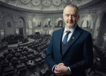 Sorin Lavric: „AUR este singurul partid de opoziție!”