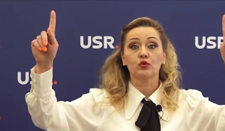 Elena Lasconi bate câmpii. Nu se pricepe la nimic