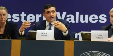 George Simion: Începutul lunii trebuie să îl găsescă plecat pe Iohannis