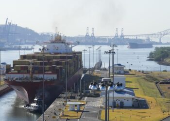 Fondul de investiții BlackRock a cumpărat două porturi cruciale la Canalul Panama
