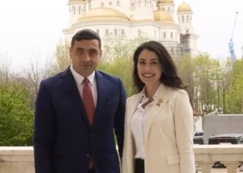 George Simion, ofticat pe televiziuni, după ce l-au acuzat că și-a găsit o brunetă focoasă: „Nu respectă nicio lege”