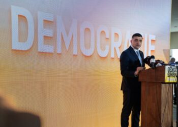 DA, democrației! NU, trădătorilor!