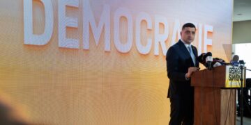 DA, democrației! NU, trădătorilor!