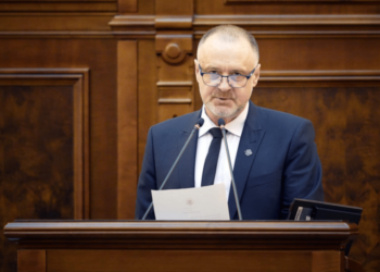 Senatorul AUR Sorin Lavric solicită explicații ministrului Apărării cu privire la valorificarea industriei naționale de apărare prin programul ReArm Europe