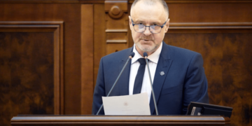 Senatorul AUR Sorin Lavric solicită explicații ministrului Apărării cu privire la valorificarea industriei naționale de apărare prin programul ReArm Europe