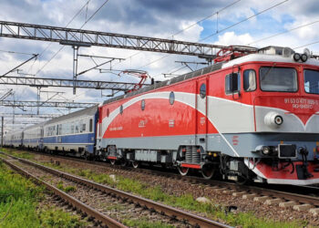 Coșmar pentru călătorii din trenul Suceava–București! Garnitura a luat foc