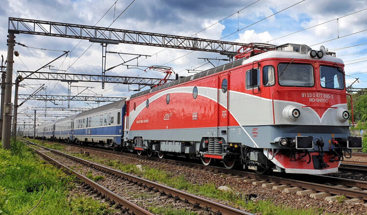 Coșmar pentru călătorii din trenul Suceava–București! Garnitura a luat foc