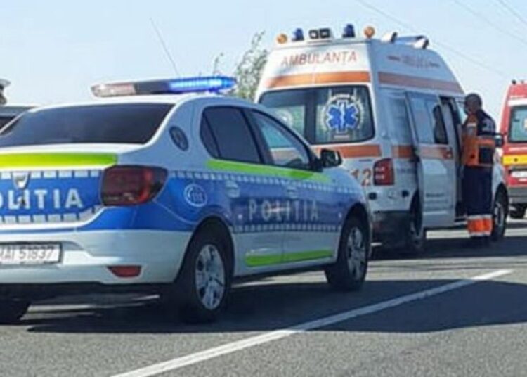 O femeie de 77 de ani, ucisă de o autoutilitară care dădea cu spatele