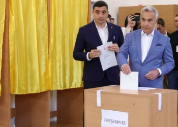 George Simion a votat împreună cu Călin Georgescu. „Suntem aici cu o singură misiune, revenirea la ordinea constituţională”