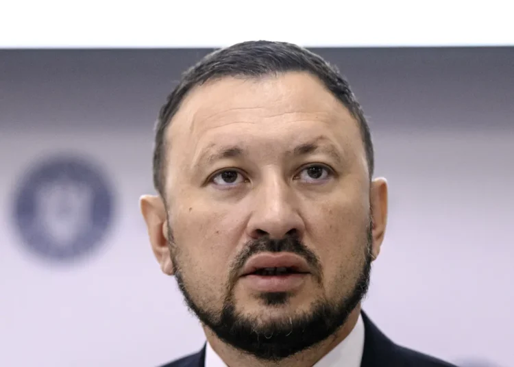 Instauratorul cozilor de dinainte de ’89 la aparatele SGR defecte, ungurul Fechet: „Nicușor Dan este ultima redută pentru o Românie europeană”