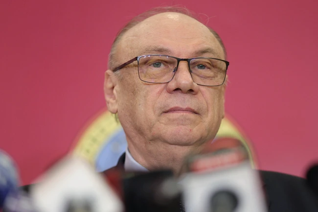 Marian Enache rămâne la șefia CCR, deși i-a expirat mandatul. A fost desemnat „interimar”, cu unanimitate