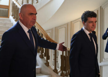 Bolojan face ce vrea! Nicușor Dan îl acuză că nu i-a spus că vrea să taie pensiile și numărul angajaților din administrația locală