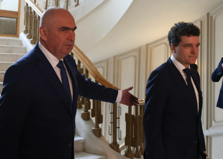 Bolojan face ce vrea! Nicușor Dan îl acuză că nu i-a spus că vrea să taie pensiile și numărul angajaților din administrația locală