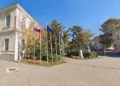 Steagul Federației Ruse, arborat pe o instituție publică din centrul municipiului Tulcea!