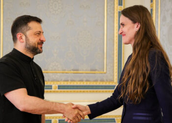 Ministra de Externe Oana Țoiu s-a întâlnit cu Zelenski. Ne vor trimite copiii pe frontul ucrainean?