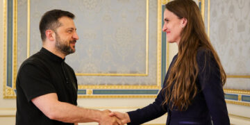 Ministra de Externe Oana Țoiu s-a întâlnit cu Zelenski. Ne vor trimite copiii pe frontul ucrainean?