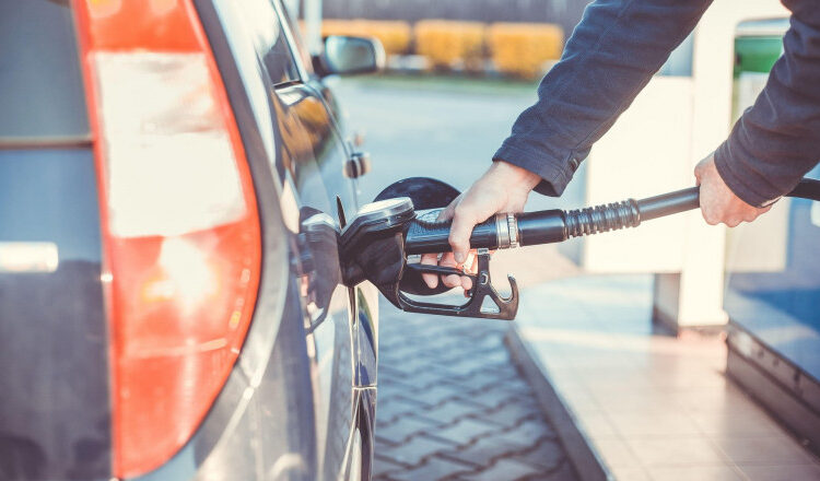 Coaliția discută reducerea accizei la carburanți: ce schimbări sunt analizate