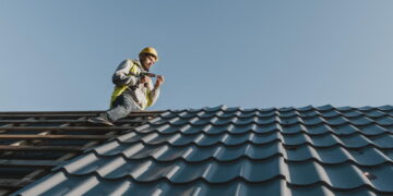 Cât costă un acoperiș de 100 mp în 2026: materiale, manoperă și factori de preț